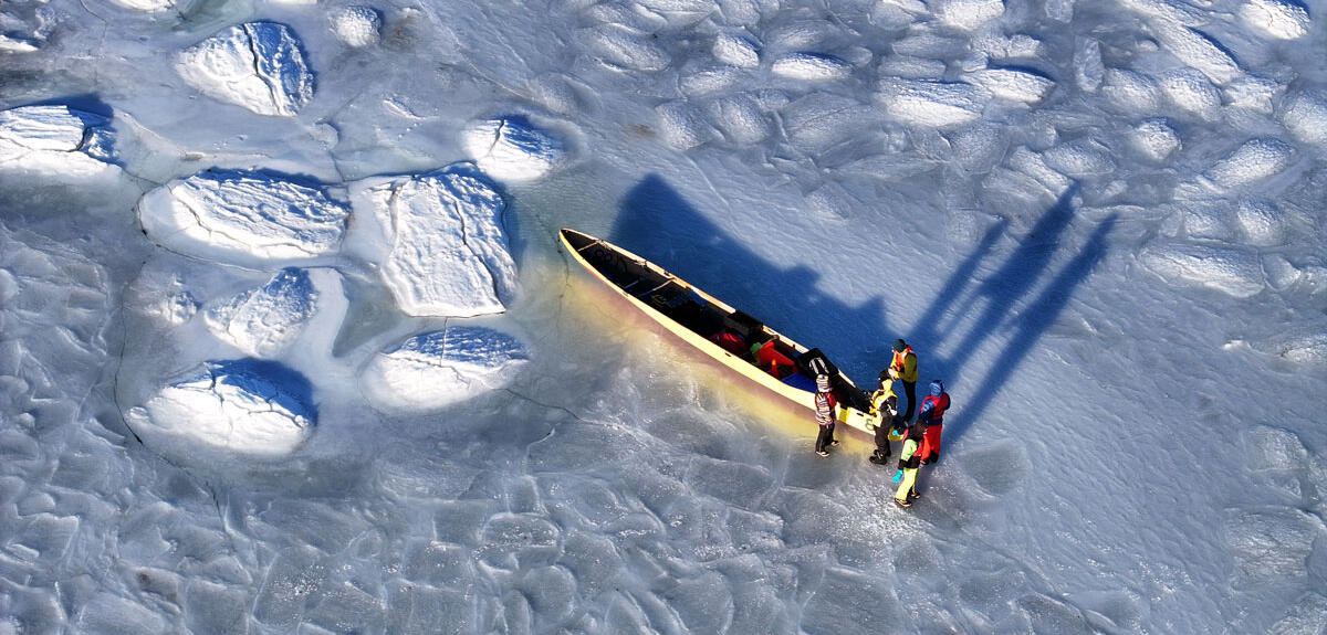 Sortie en canot en baie du Haha © Sébastien Kuchly, BicWin2024, Laboratoire PMMH, CNRS