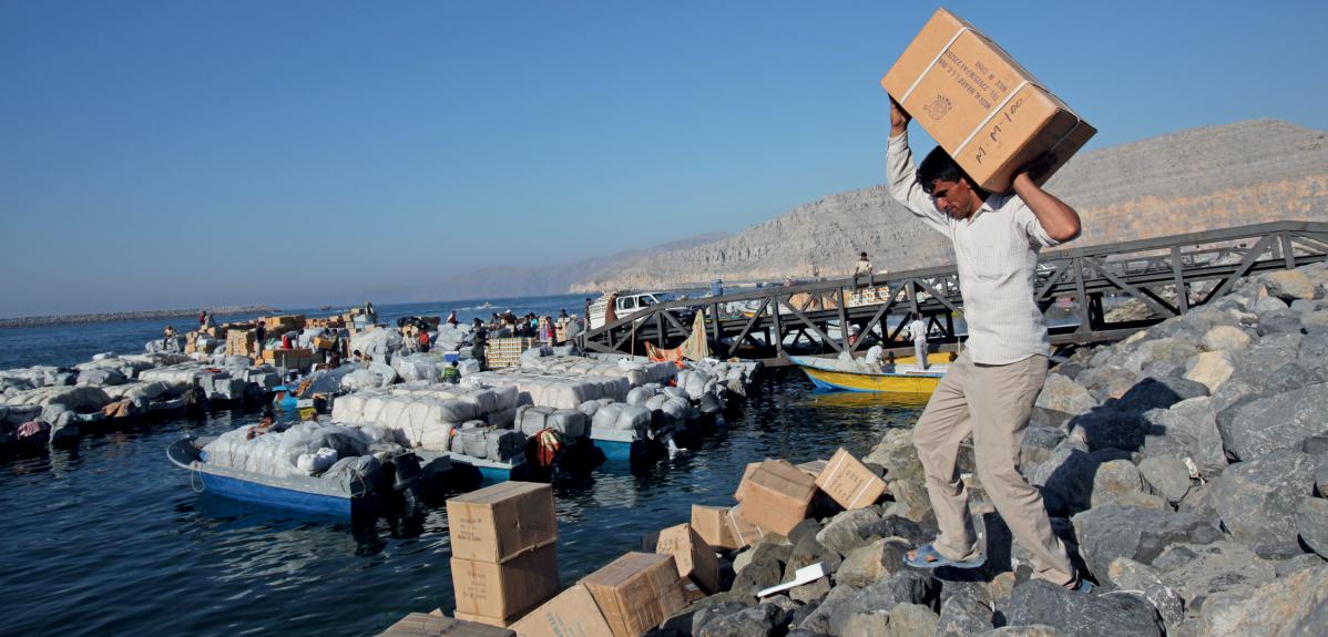 Contrebandier dans le port de Khasab, Iran.