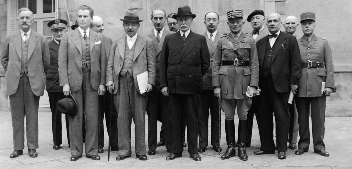 https://lejournal.cnrs.fr/articles/regime-de-vichy-comment-sombre-une-democratie social preview image