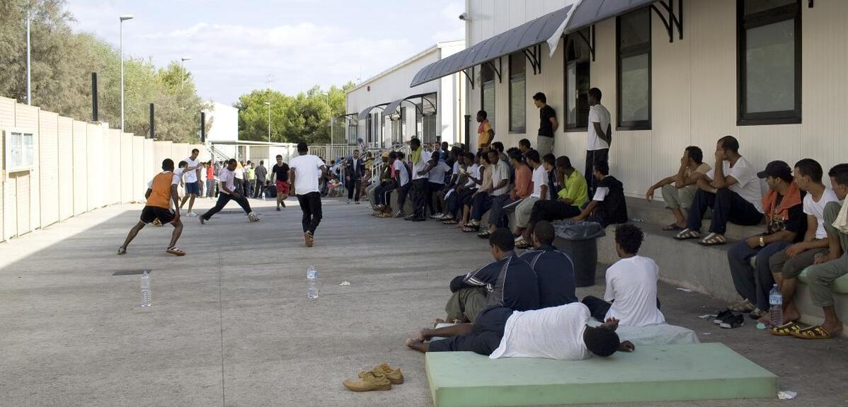 Le centre d'accueil de Lampedusa en 2008