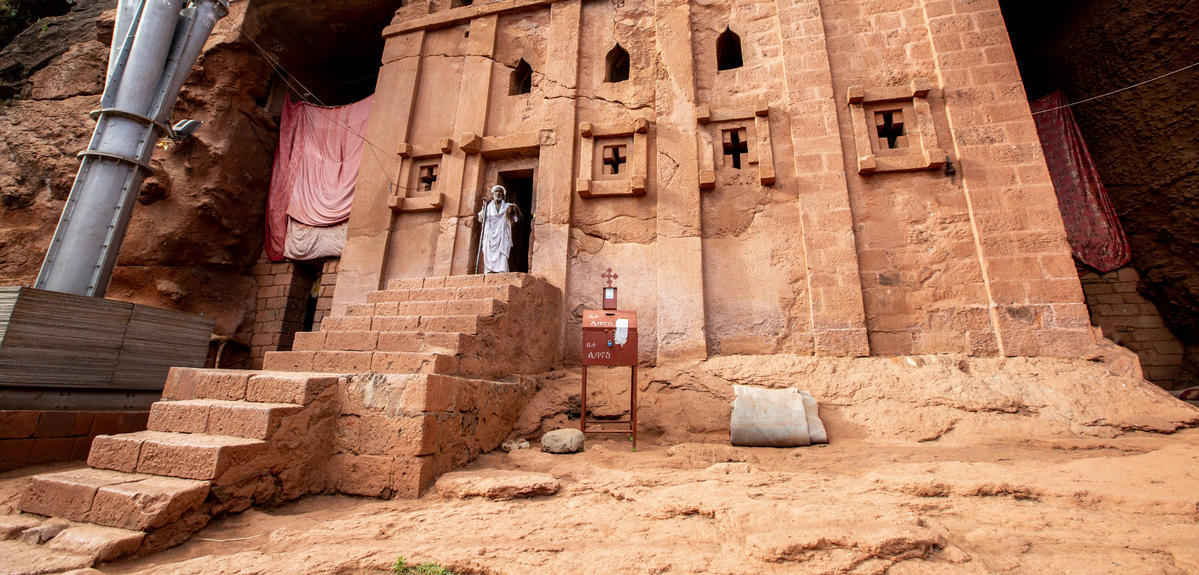 Eglise éthiopienne creusée dans la paroi rocheuse