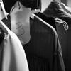 Des cintres en backstage © Wirestock / iStock by Getty Images