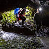 Visite guidée d'un tunnel de lave créé par le piton de la Fournaise