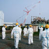 Des experts internationaux de l’AIEA se dirigent vers le réacteur 3 sur le site de la centrale de Fukushima Dai-ichi, au Japon